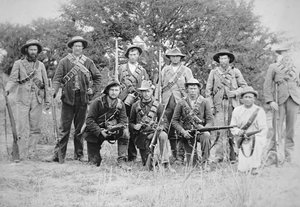 Comandos bóer armados con el rifle alemán Mauser Modelo 1895