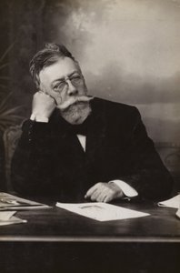 Ángel Guimerá (1845-1924), dramaturgo español (foto b/n) de Spanish Photographer