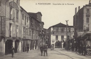 Arcadas de la herrería, Pontevedra, España (foto b/n) de Spanish Photographer