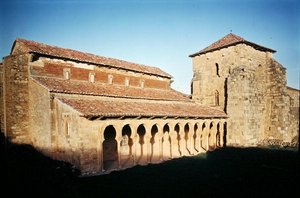 Iglesia de San Miguel de Escalada, fundada en 913