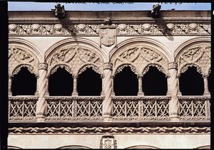 (detalle) de los arcos de la logia de Spanish School