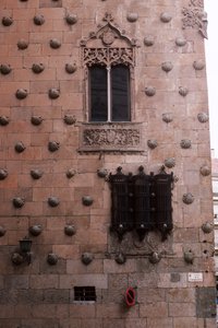 Detalle del exterior de la Casa de las Conchas de Spanish School