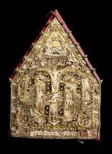 Mitre de obispo en oro decorada con mosaicos de plumas hecha por misioneros españoles en México