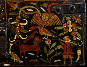 Escena que representa cazador español y motivos indios, detalle de baúl de madera pintada, período colonial, origen español, Bolivia de Spanish School