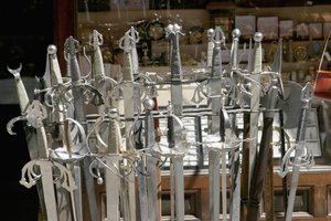 Espadas hechas de acero de Toledo