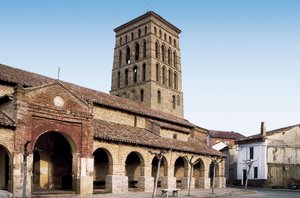 Vista de la Iglesia de San Lorenzo de Sahagún, España de Spanish School