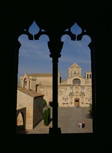 Vista de la iglesia dentro del monasterio, comenzada en 1161 de Spanish School