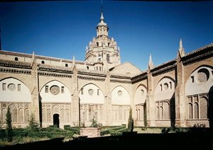 Vista de los claustros, construidos 1504-29 de Spanish School