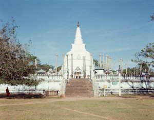 Vista de la Dagoba Thuparama, Ruwanweli Seya