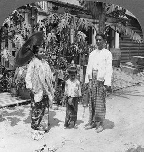 Familia birmana, Rangún, Birmania, 1908 de Stereo Travel Co