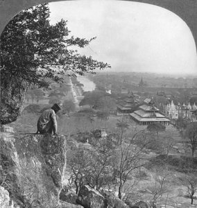 Vista general de Mandalay, Birmania, mostrando la muralla del fuerte, 1908