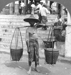El portador muy usado de Birmania, Rangún, 1908 de Stereo Travel Co