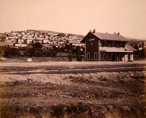 Estación y pueblo de Mallakah en la línea ferroviaria de Beirut a Damasco de Studio Bonfils