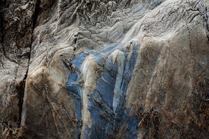Roca azul plegada de Studio Meikle