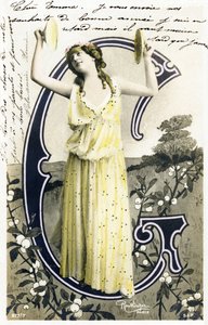 G: Louise Myriel, actriz y cantante lírica de la Belle Époque - Folies Bergère, Gymnase, Gaîté, París - Alfabeto en postal de Studio Reutlinger