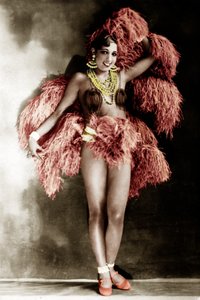 Josephine Baker en el Folies Bergeres de Studio Walery