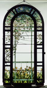 Ventana de vidrio emplomado que representa enredaderas de clemátide, principios del siglo XX