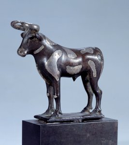 Arte de Mesopotamia: Pie Taurus. Escultura de bronce incrustada con plata, circa 2500 a.C. Época Sumeria París, Museo del Louvre