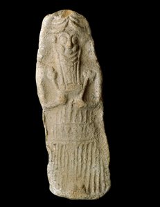 Arte sumerio: dios guerrero con orejas de ganado en su ataúd, probablemente el dios mesopotámico Dumuzi de Sumerian Sumerian