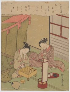 Oiran y joven jugando al shogi en una tarde de verano en Yoshiwara de Suzuki Harunobu