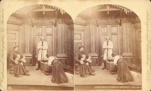 Muerte del bebé, Sección Sueca, de la exposición: Escenas de la vida hogareña de los suecos, Edificio de la Exposición Principal, 1876 (impresión estereoscópica) de Swedish Photographer