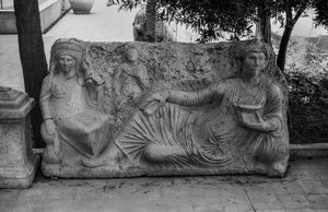 Relieve de sarcófago que representa una comida de muerte