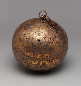 Globo Perforado, c.1300 (latón incrustado con oro y plata)