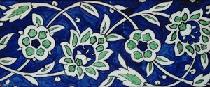 Azulejo con peonías y rosetones de Syrian School
