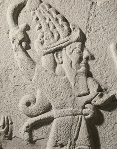 El rey Sulumeli vertiendo una libación con un dios (detalle)