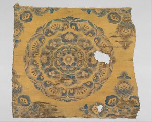 Textil con medallón floral, c.800