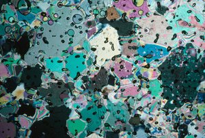 Los cristales de hielo de un núcleo reflejan los colores en diferentes ángulos de Ted Spiegel