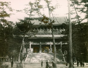 Puerta del templo budista Chion-in, distrito de Higashiyama, Kioto, hacia 1900 - 1915 (fotografía) de Teijiro Takagi
