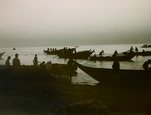 Pescador japonés en el mar, circa 1900 - 1915 (fotografía) de Teijiro Takagi
