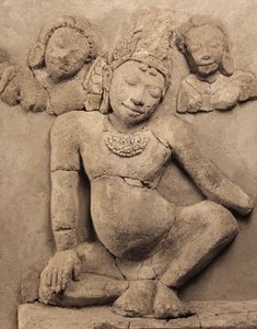 Relieve, de Chedi Chula Pathom, Escuela Davaravati de Thai School