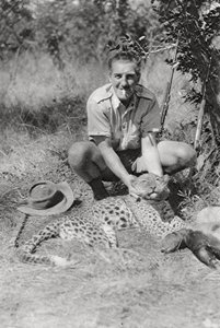 Chaplin Court Treatts leopardo, Abercorn a Tukuyu, Tanganica, 1925-1927 de Thomas A. Glover