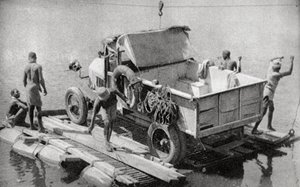 Cruzando el río Chambesi en un pontón roto, Rhodesia del Norte de Thomas A. Glover