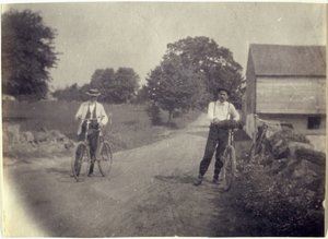 Samuel Murray y Benjamin Eakins en bicicletas