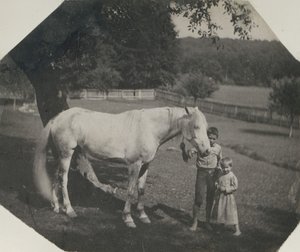 El caballo Billy de Thomas Eakins y dos niños Crowell en Avondale, Pensilvania, ca. 1892
