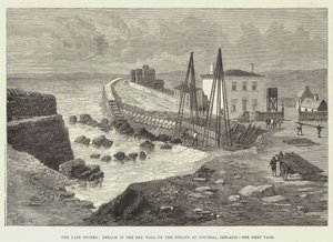 Las últimas tormentas, brecha en el muro del mar en la playa de Youghal, Irlanda