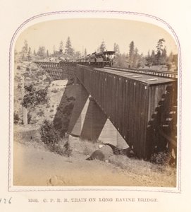 Tren en el puente de Long Ravine