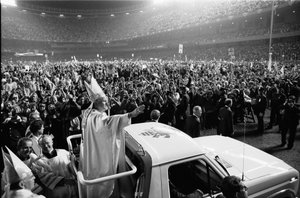 Primera visita del Papa Juan Pablo II a EE.UU. en el estadio de los Yankees de Thomas J. O