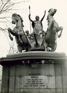 Boadicea y sus hijas, grupo escultórico de bronce, 1885