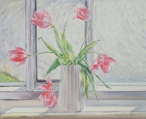 Tulipanes contra el agua en movimiento de Timothy Easton