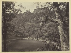 Vista del lago Apache, Sierra Blanca, Arizona de Timothy O