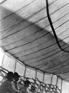 Carpa de circo (Gran Circo Ruso), Ciudad de México, 1924 de Tina Modotti