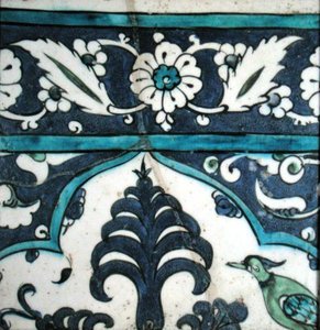 Azulejo de Isnik con diseño floral y borde de Turkish School