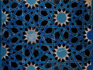 Panel de loza decorado con motivos geométricos procedente de Konya, Turquía, civilización selyúcida de Turkish School