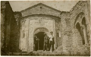 Abadía de San Pietro al Monte, Civate, Lombardía, Italia, fotografía de Ugo Monneret de Villard, hacia 1910.