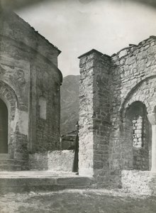 Abadía de San Pietro al Monte, Civate, Lombardía, Italia, fotografía de Ugo Monneret de Villard, hacia 1910.
