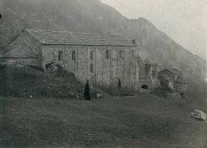Abadía de San Pietro al Monte, Civate, Lombardía, Italia, fotografía de Ugo Monneret de Villard, hacia 1910. de Ugo Monneret de Villard